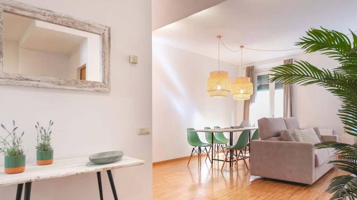 Barri Vell Apartment | Sunset - Holiday Apartment Rental in Girona | Bravissimo