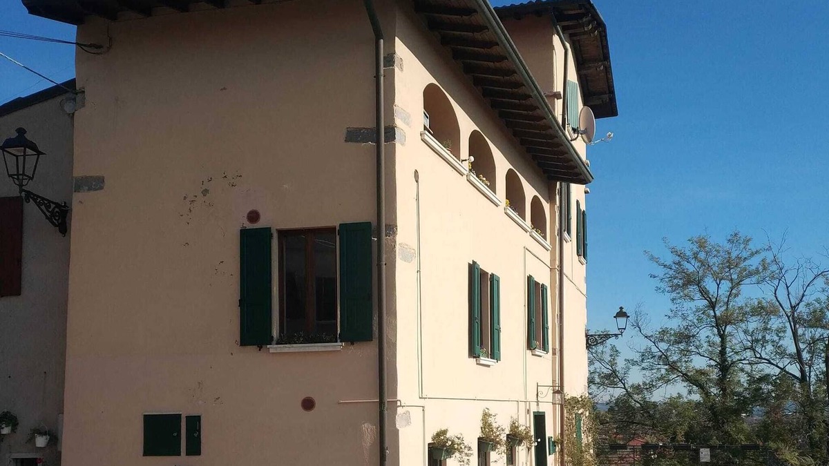 Bedizzole Apartment | "Sunset in the Castle", three-room apartment near Lake Garda