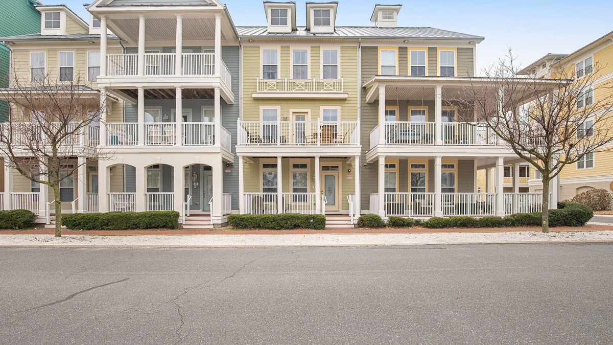Sunset Island House | Sunset Island Townhouse w/AC, W/D, WiFi, Shared Pools