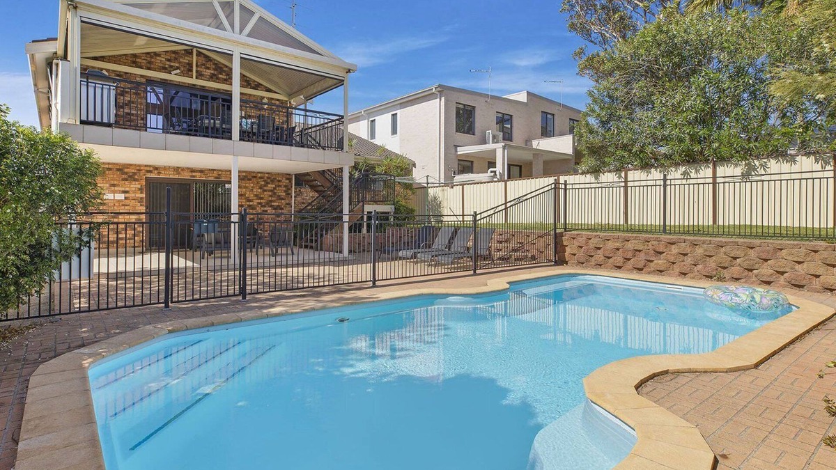 The Entrance House | SUNSET ON VIEW - COASTAL SETTING WITH POOL