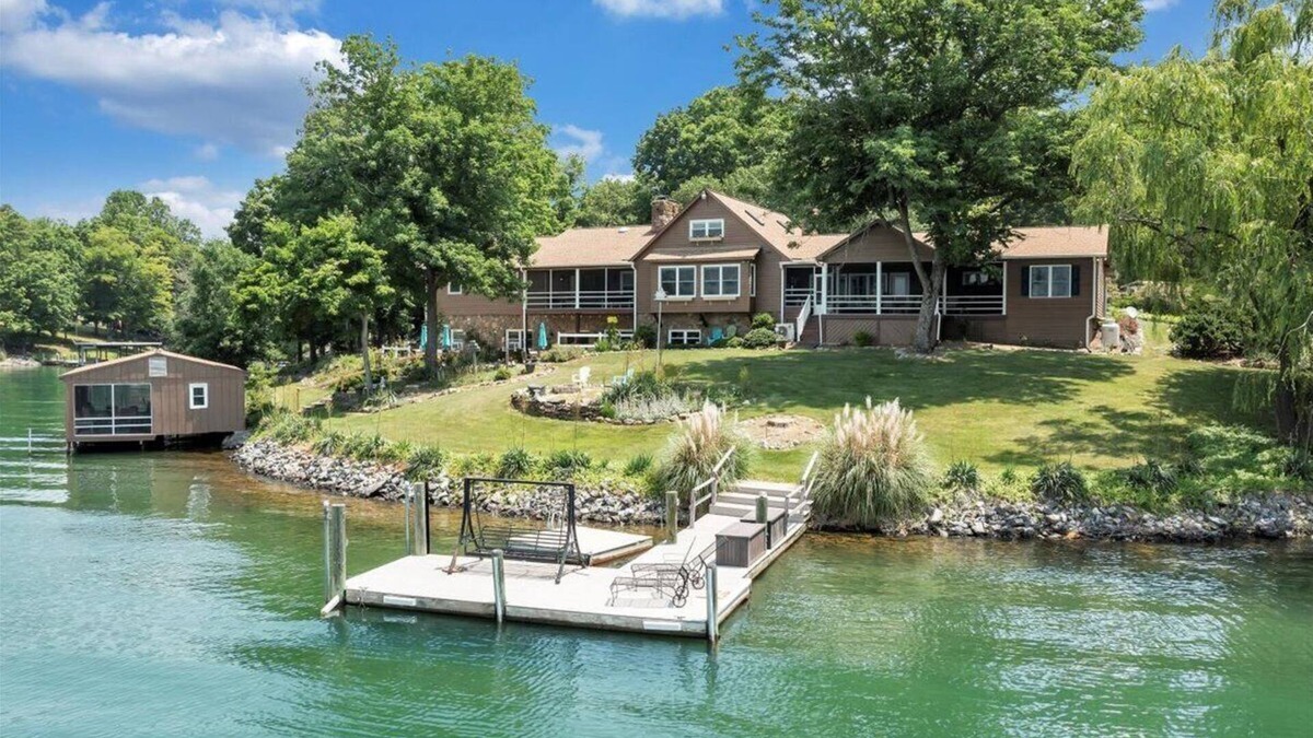 Huddleston House | Sunset Paradise: A Private Retreat. Come Relax, Refresh & Renew!