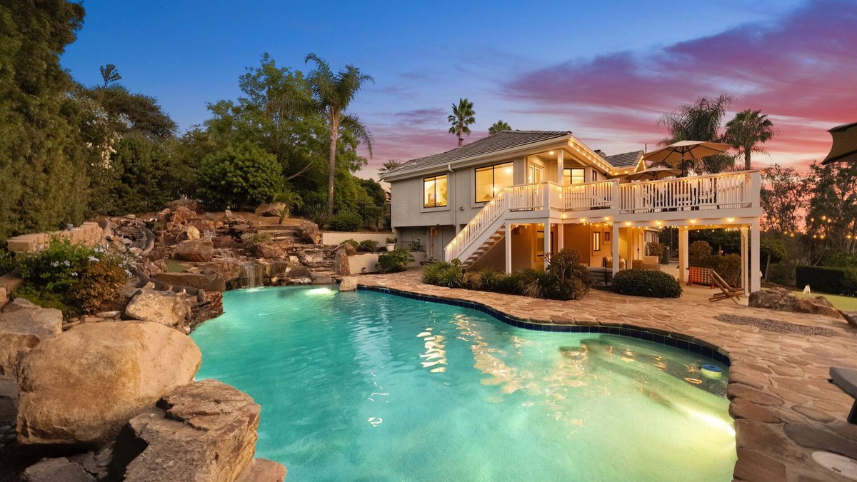 Fallbrook House | Sunset Ridge: Heated Pool Spa Zen Path Views EV Golf Family Friendly