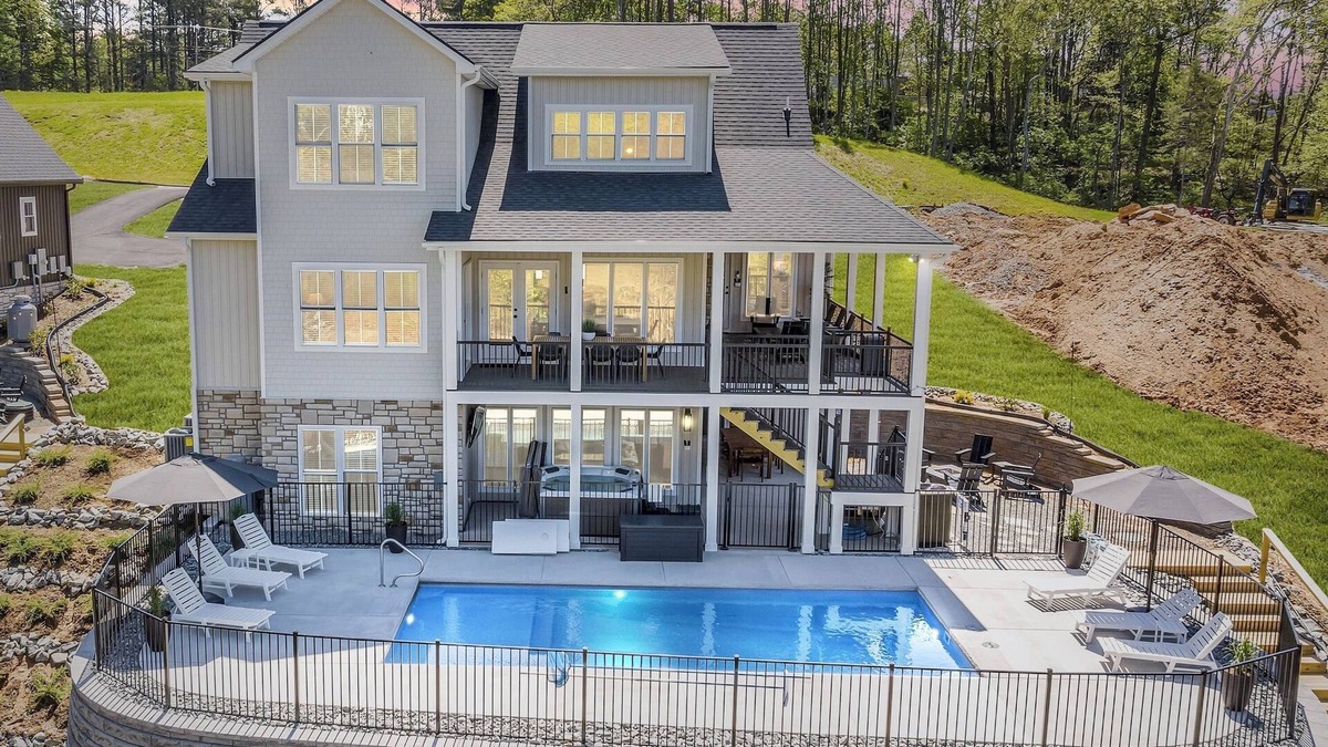 Moneta House | Sunset Ridge, Lakefront NEW Luxury w/7-Bedrooms + Heated Salt Pool, Covered Decks, Hot Tub & Dock!