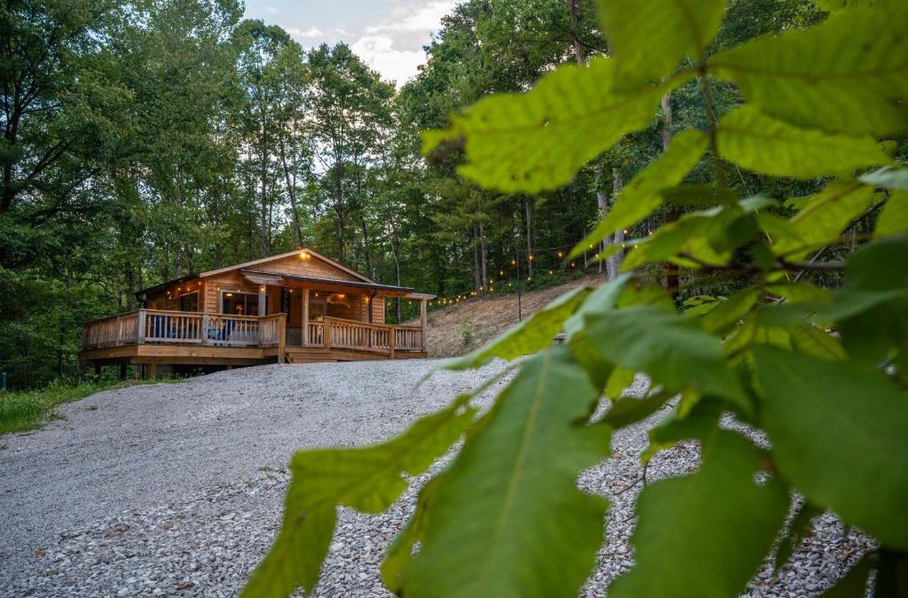 Irvine House | Sunset Ridge ~ Rustic & Tranquil 100-Acre Getaway!