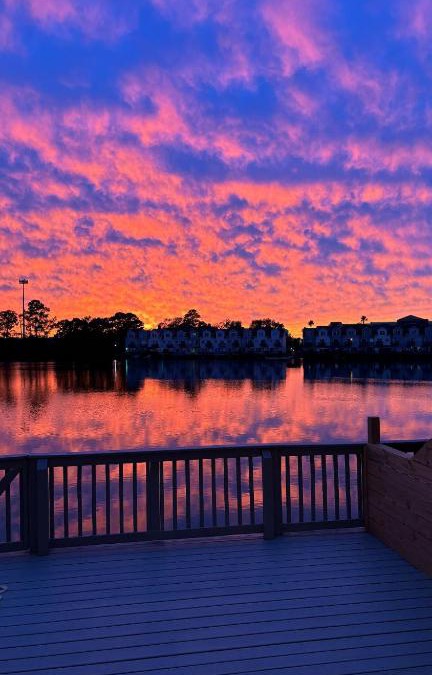 North Charleston House | Sunset Serenity!-Tropical Waterfront Oasis-Huge Private Patio-10Min to KingSt & Beaches