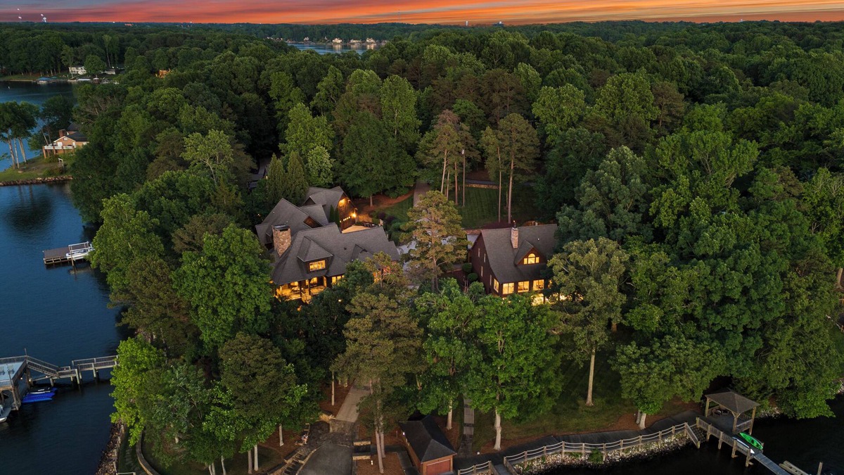 Mount Mourne House | Sunset Shores Resort by AvantStay | Private Beach