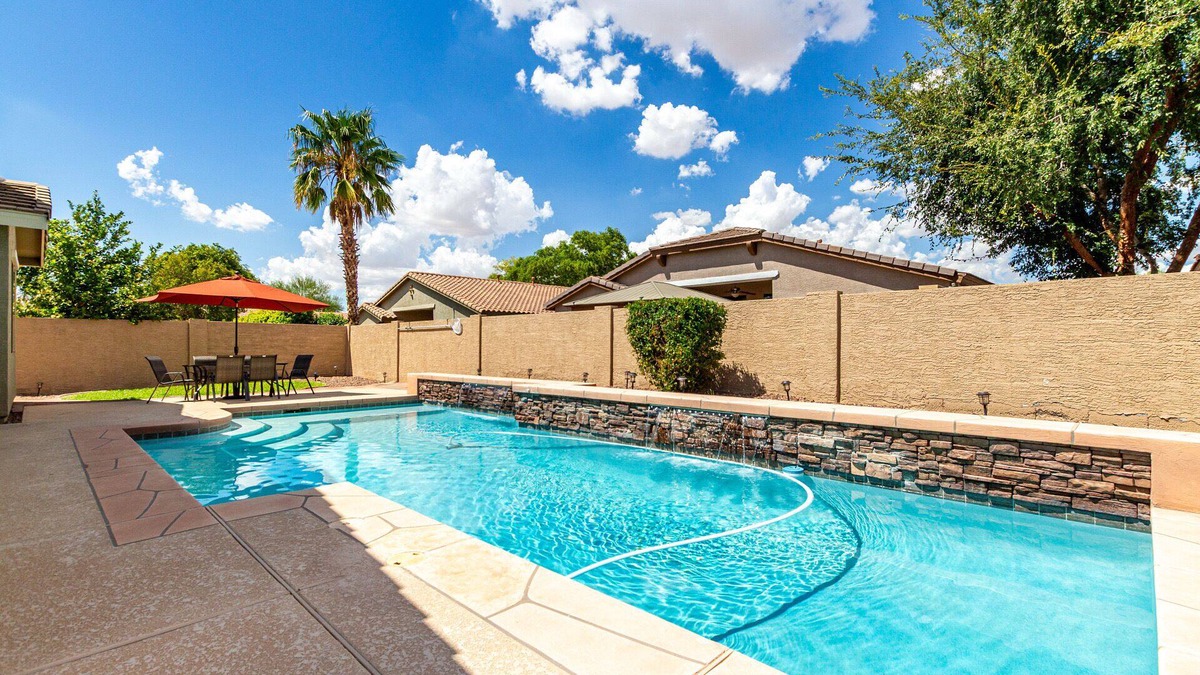 Rovey Farm Estates House | Sunset Stadium Stay! 5 Min Drive to State Farm Stadium, Westgate, Top Golf