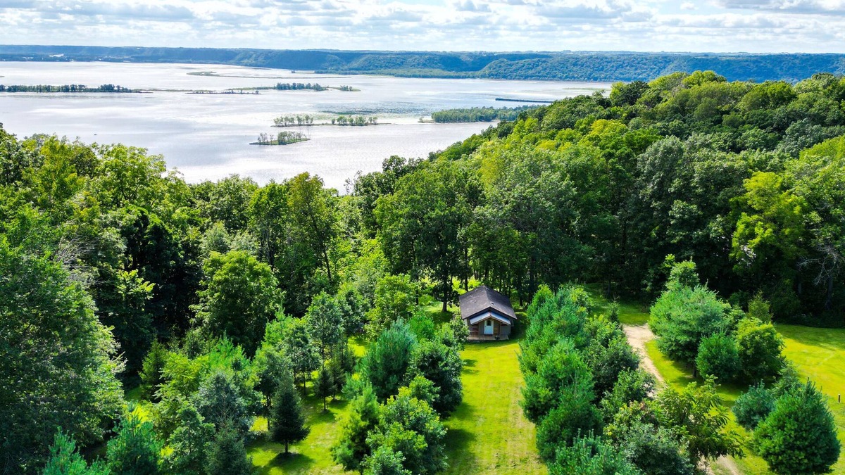 Eastman Cabin | Sunset Studio, Amazing River Views, HOT TUB! New Listing!