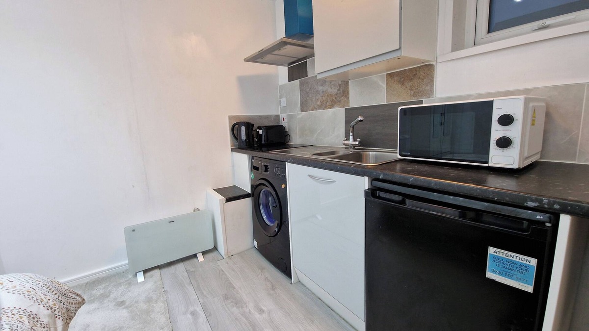 Wednesbury Apartment | Sunset View Retreat in Wednesbury