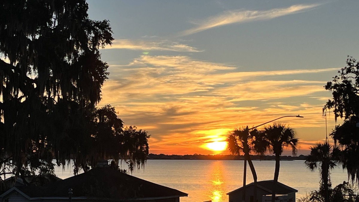 Mount Dora Apartment | Sunsets and waterfront views just steps to Downtown Mount Dora, FL