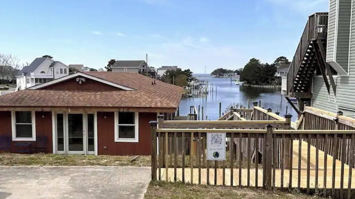 Colington Harbour House | SunsetSanctuary-CanalFront/DogFriendly/Pool&Tennis