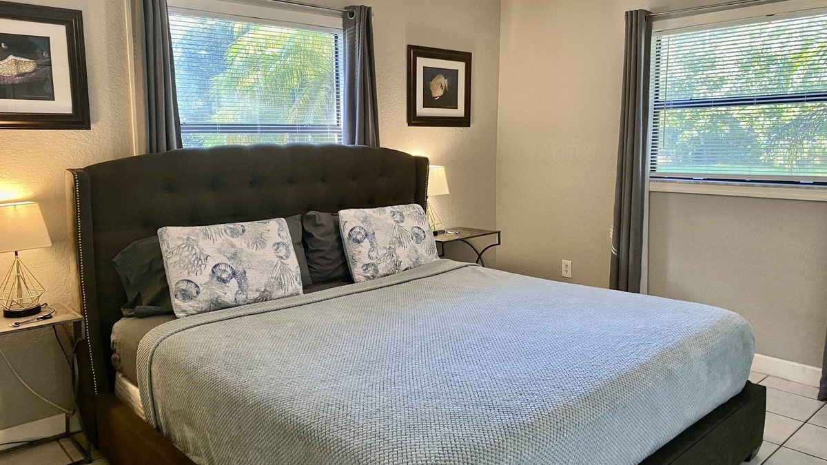 Cooper City House | Sunshine Acre. King Master Suite & BIG Yard