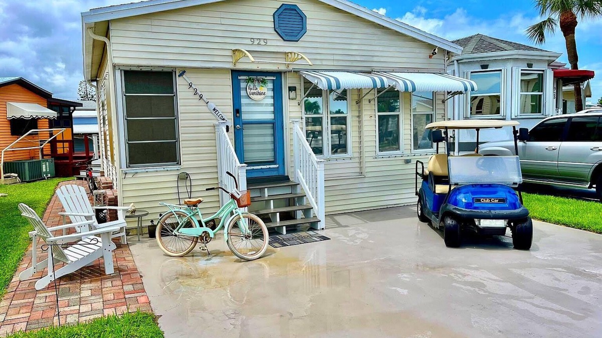 Nettles Island House | Sunshine Beach House - Only a Few Waves Away!