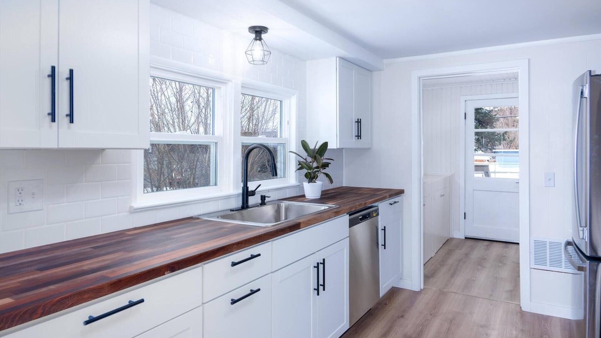 Libby Cottage | Sunshine Cottage — Cozy Montana Getaway Located Right in the Town of Libby