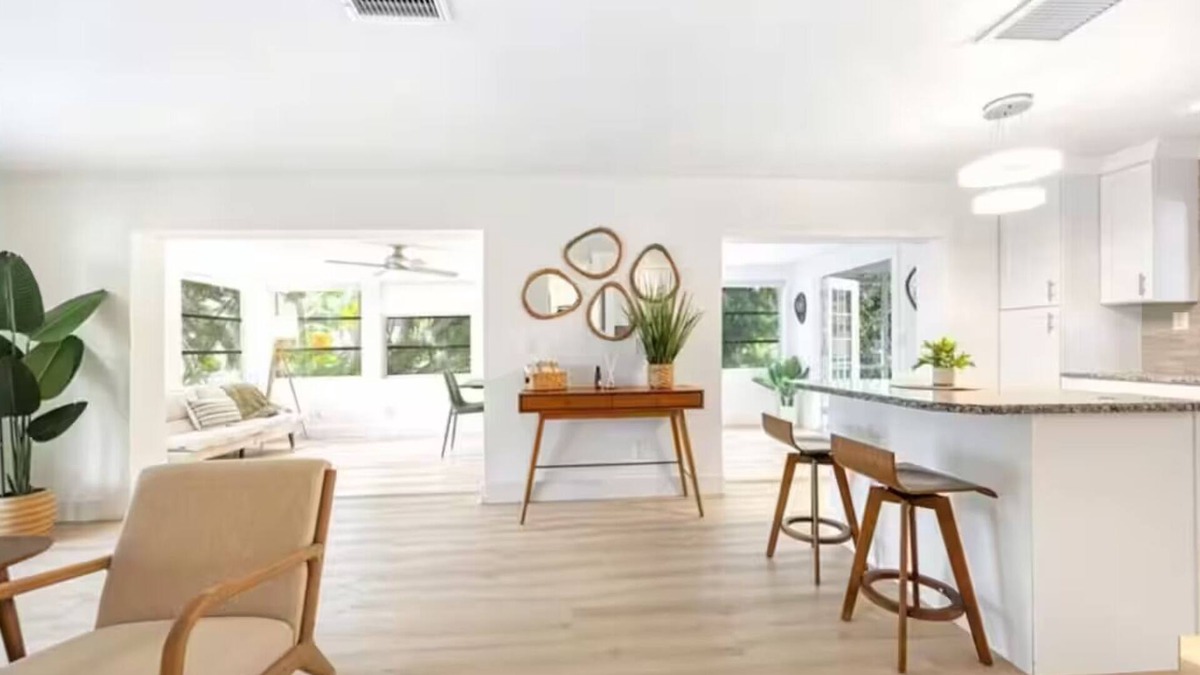 East Naples House | Sunshine Luxe Getaway
