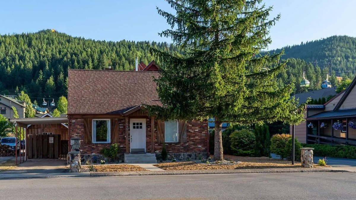 Kellogg House | Sunshine On Bunker - 3min Walk to Gondola - Historic Miner Home – Dog Friendly