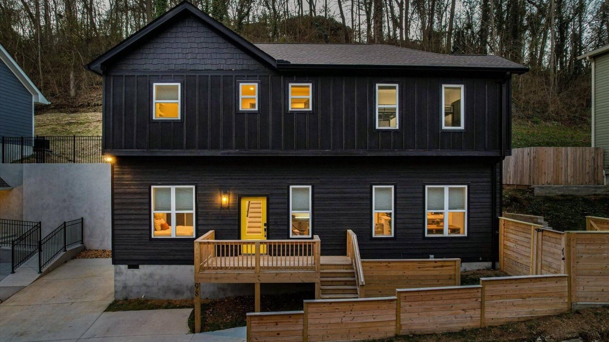 Red Bank House | Sunshine on Hedgewood, 4 bedrooms 3 and a half baths. Minutes from Downtown