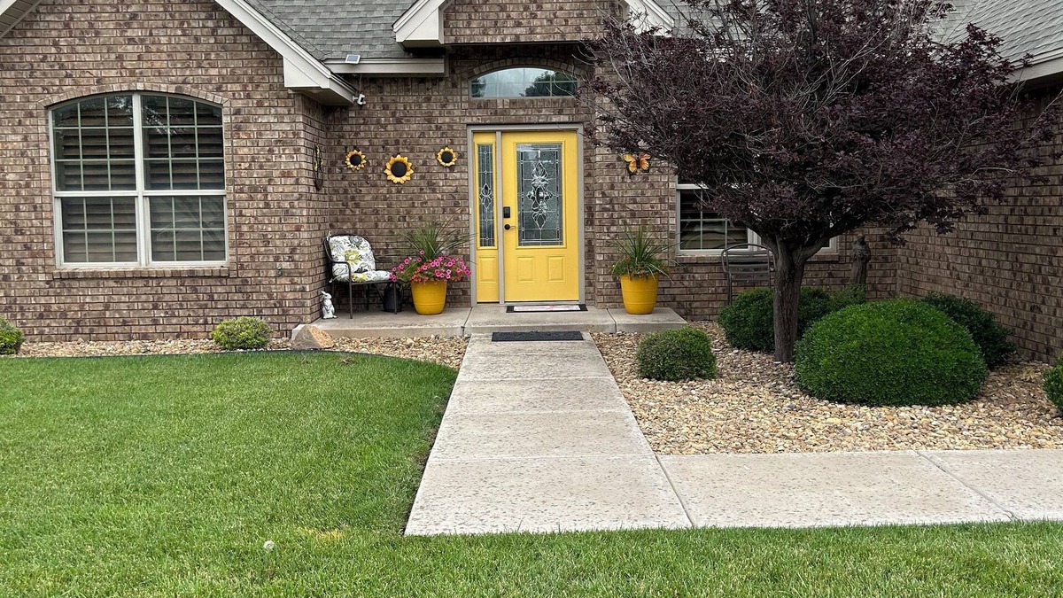 Clovis House | Sunshine Retreat with a game room, 4 bedrooms, and pet friendly.