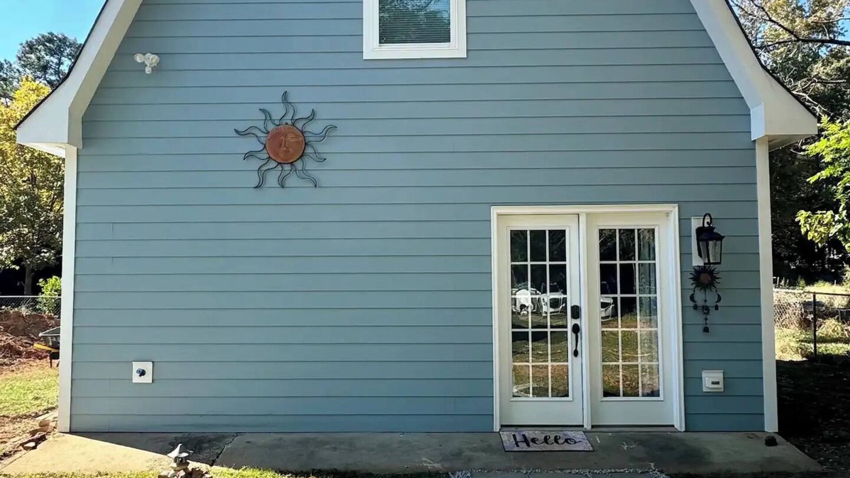 Apex House | Sunshine’s Crashpad mini barn!