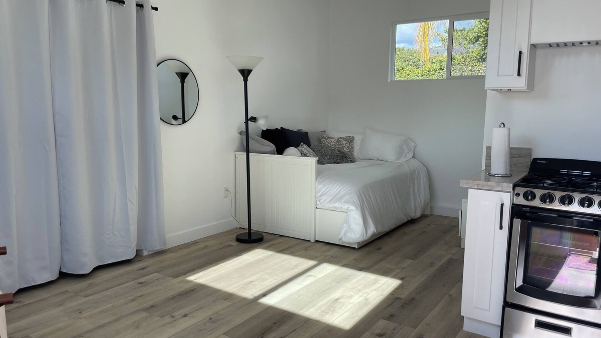 Valley Glen Apartment | Sunshine Studio