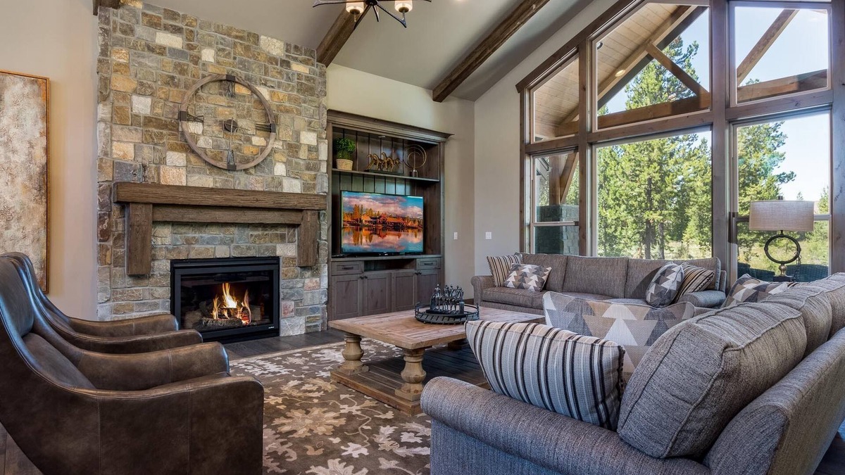 Sunriver House | Sunstone Retreat with Hot Tub, BBQ & Game Room
