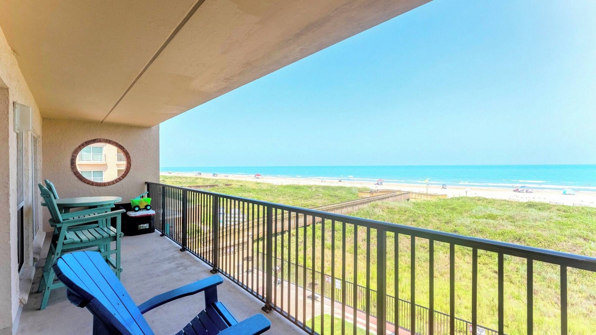 South Padre Island Condo | Suntide II 301 - Oceanfront Condo, BBQ's, Sand Volleyball, Sun Deck, Beachfront Pool & Spa