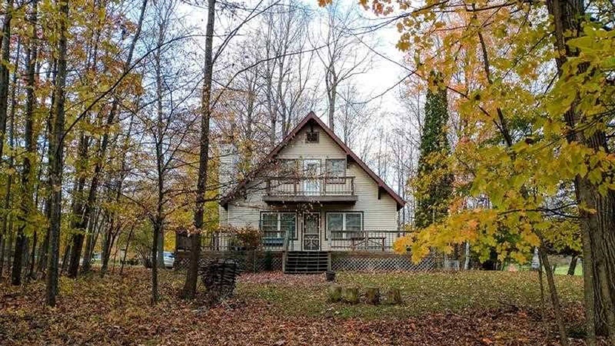 Gladwin House | SuPAR Chalet -Rustic & Cozy Retreat