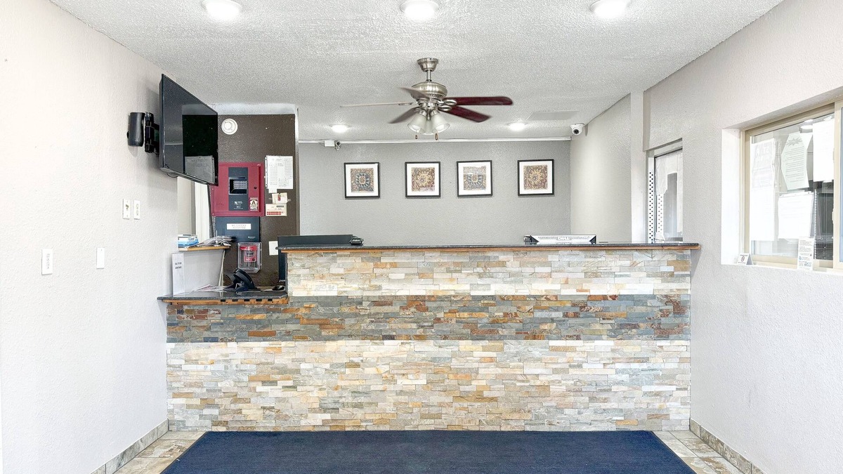 Iowa River Landing Hotel | Super 7 Motel