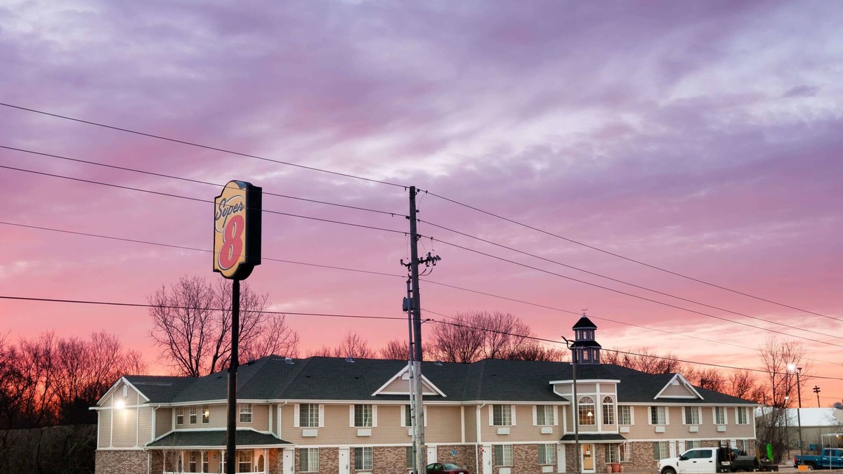 Arkansas City Hotel | Super 8 by Wyndham Arkansas City KS