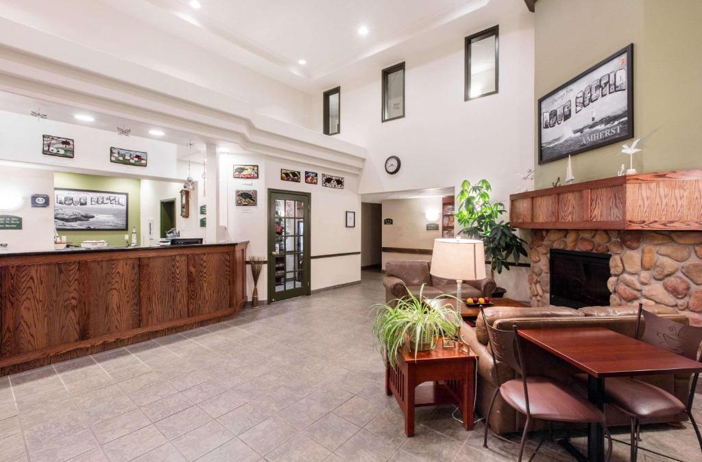 Amherst Hotel | Super 8 by Wyndham Amherst NS