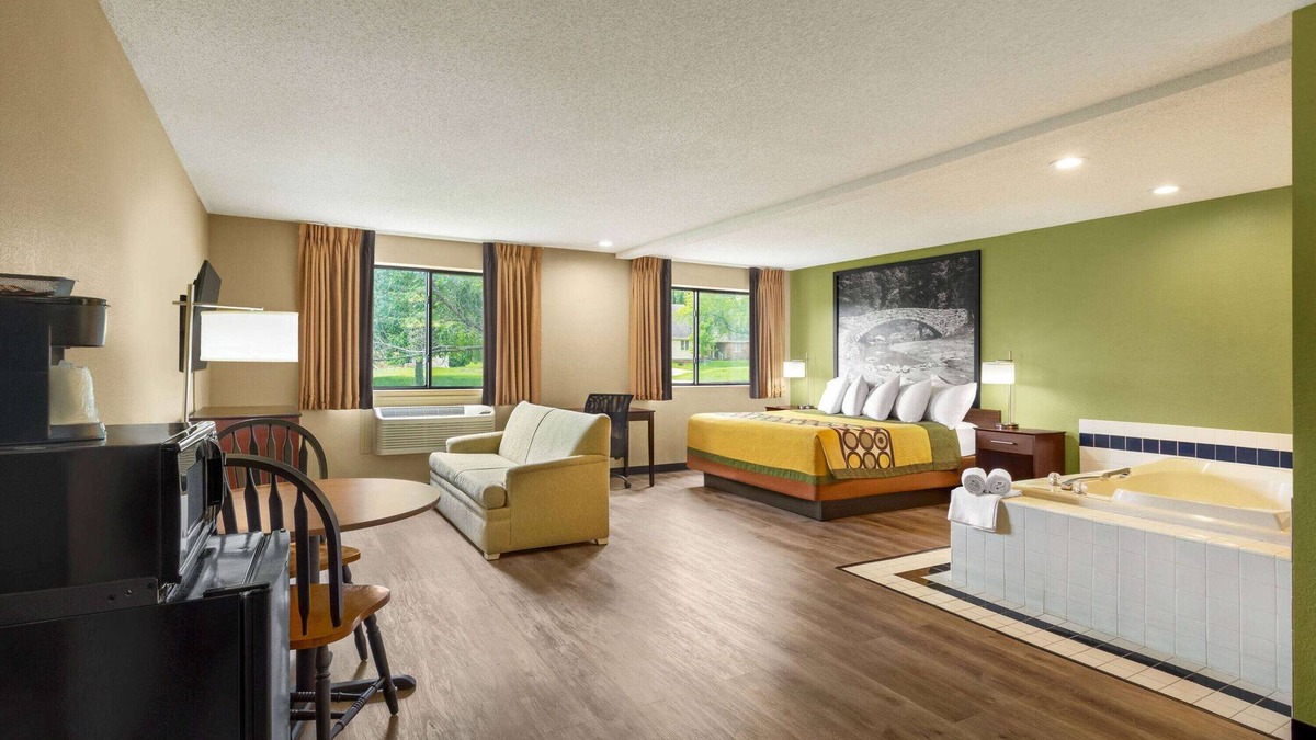 Ankeny Hotel | Super 8 by Wyndham Ankeny/Des Moines Area