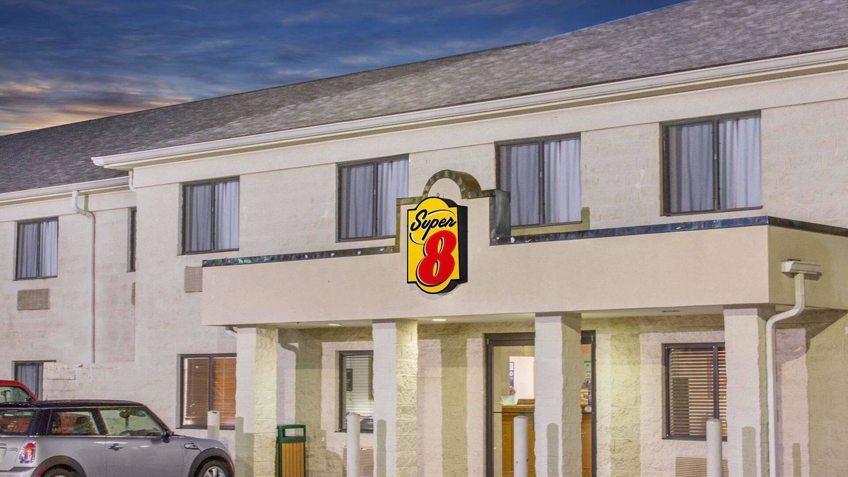 Bedford Hotel | Super 8 by Wyndham Bedford