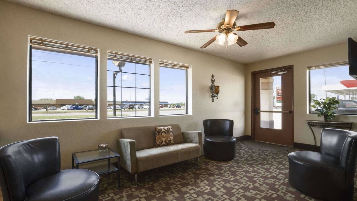 Blackwell Hotel | Super 8 by Wyndham Blackwell