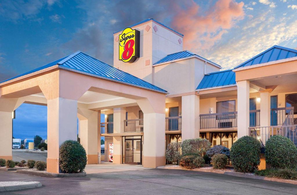 Mohawk Hotel | Super 8 by Wyndham Bulls Gap Greeneville Area