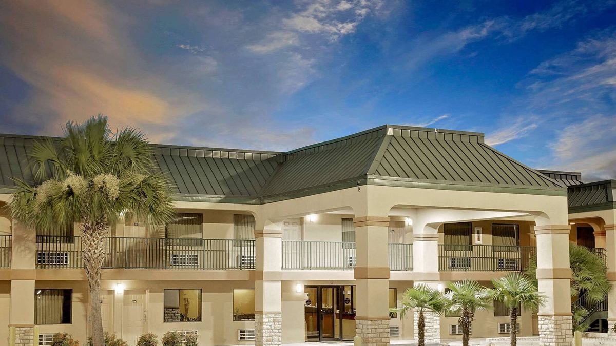 Byron Hotel | Super 8 by Wyndham Byron/South Macon