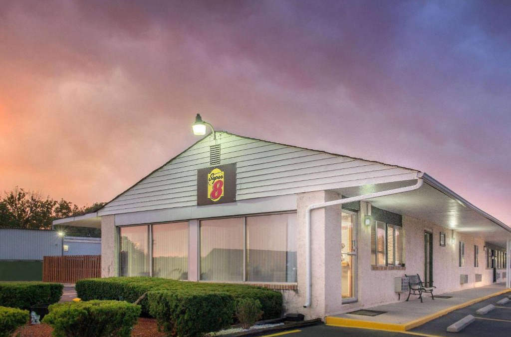 Centerville Hotel | Super 8 by Wyndham Centerville-Richmond