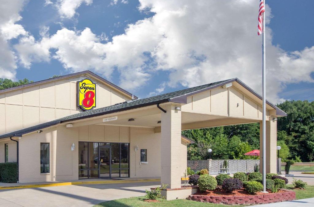 Clarksville Hotel | Super 8 by Wyndham Clarksville AR