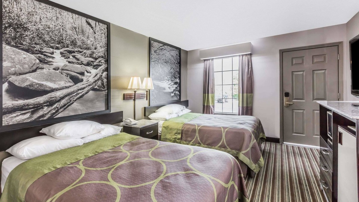 Clinton Hotel | Super 8 by Wyndham Clinton