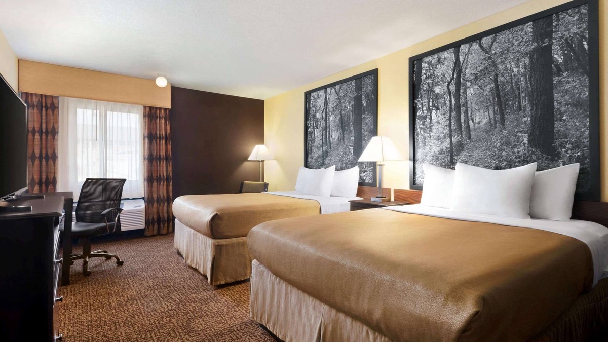 Berwick Hotel | Super 8 by Wyndham Des Moines