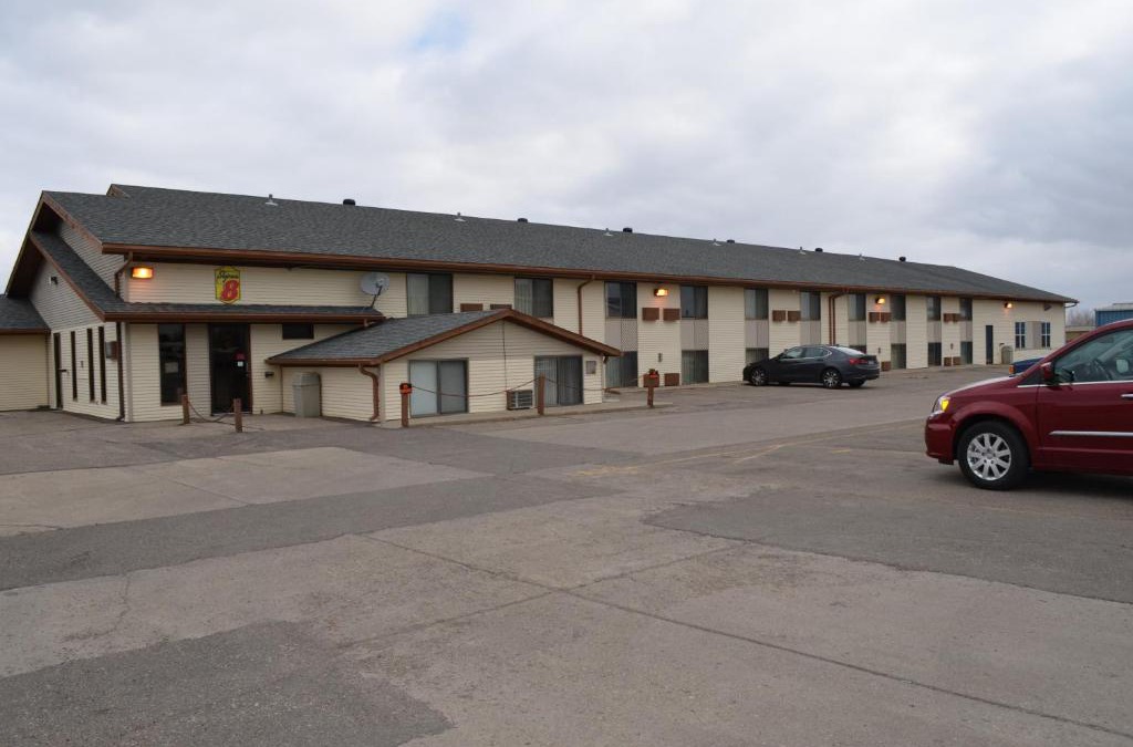 Devils Lake Hotel | Super 8 by Wyndham Devils Lake