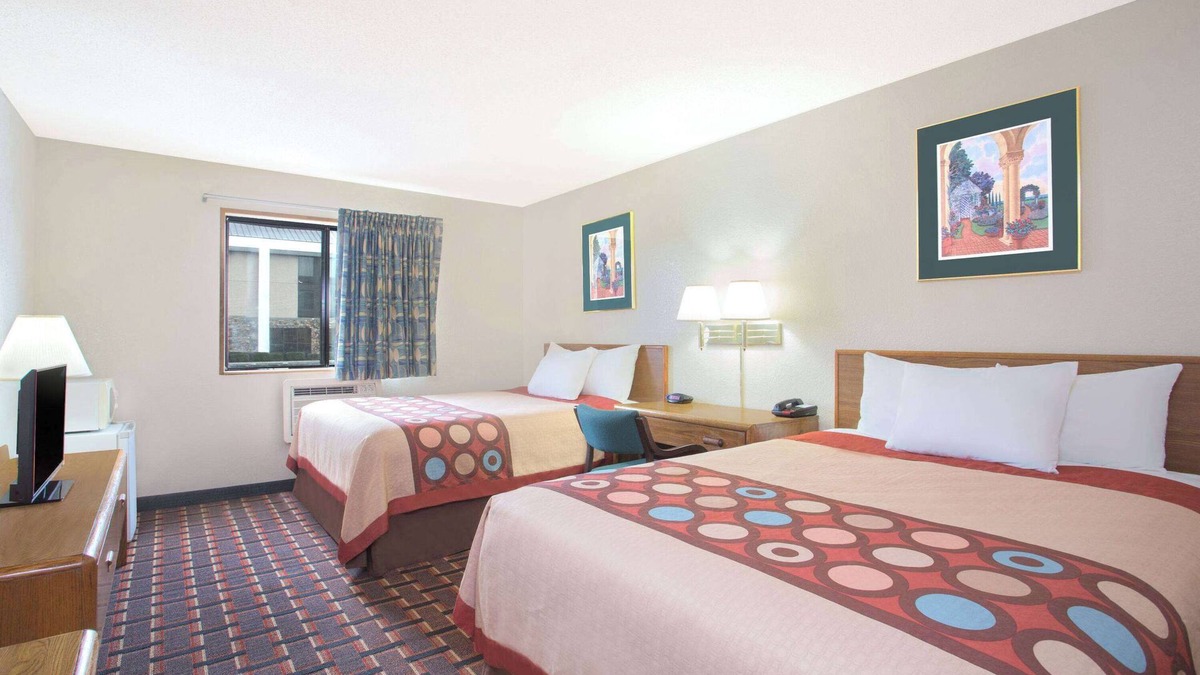Douglas Hotel | Super 8 by Wyndham Douglas