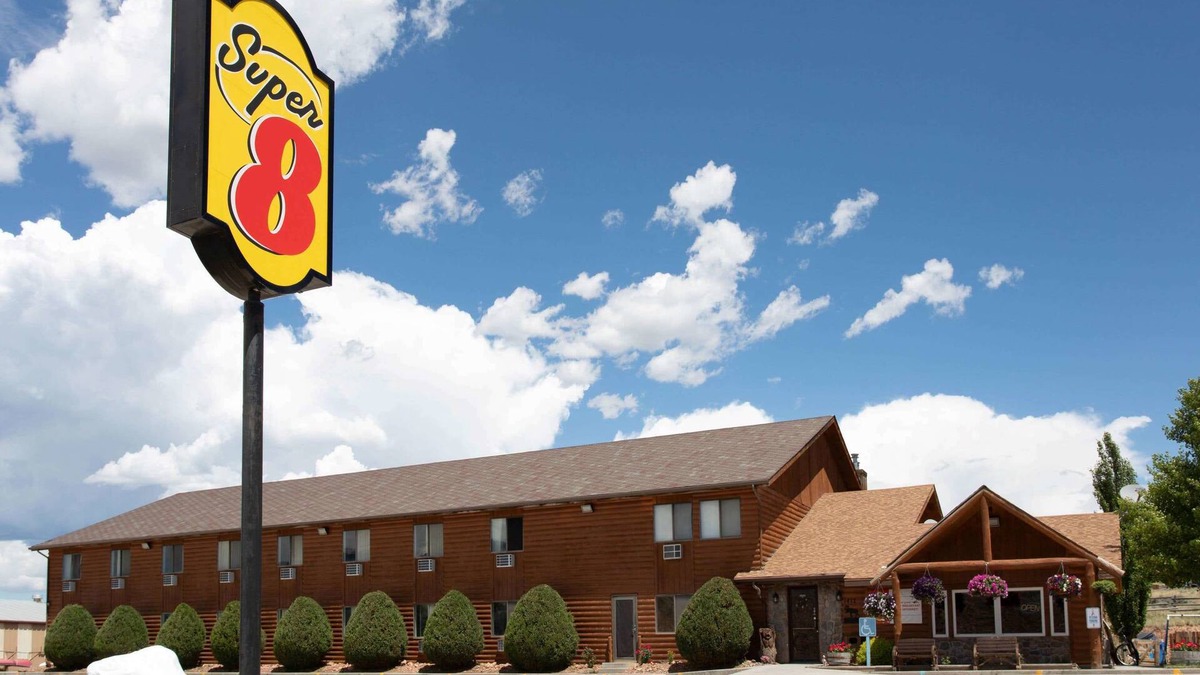 Dubois Hotel | Super 8 by Wyndham Dubois