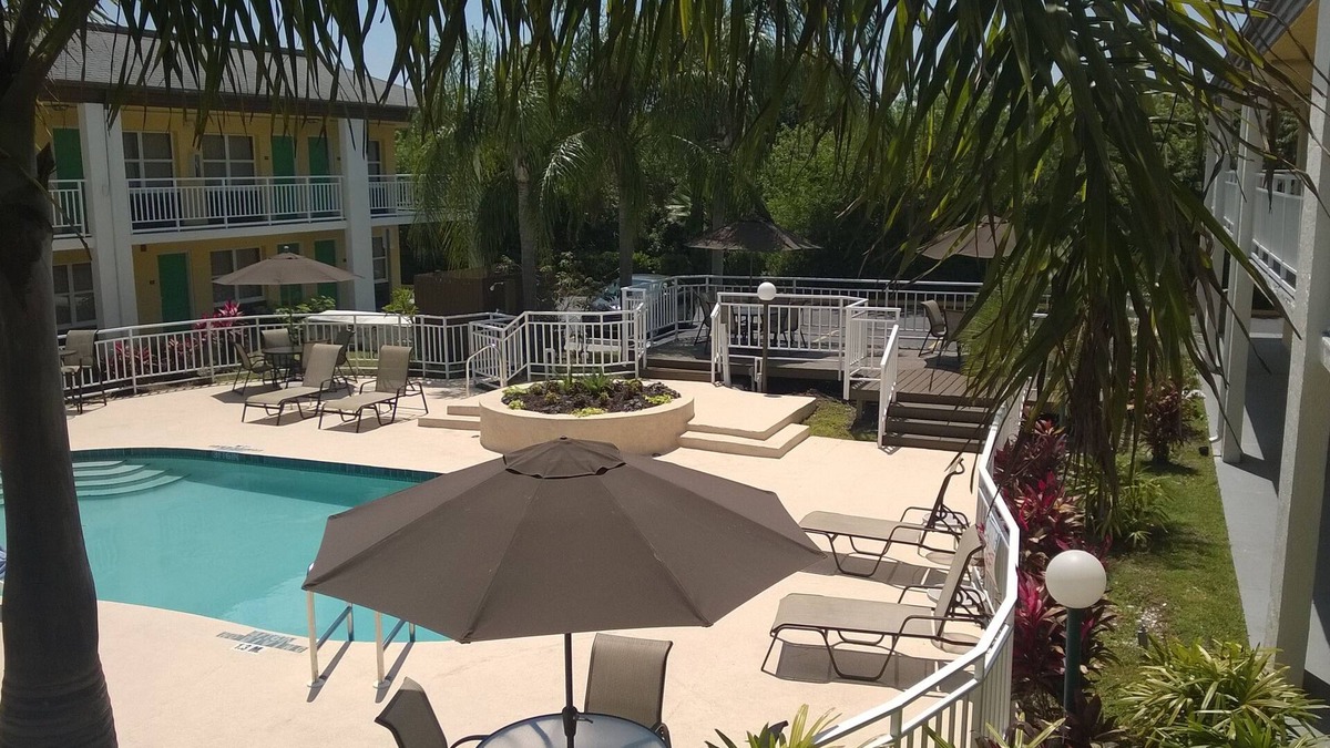 Ellenton Hotel | Super 8 by Wyndham Ellenton Bradenton Area