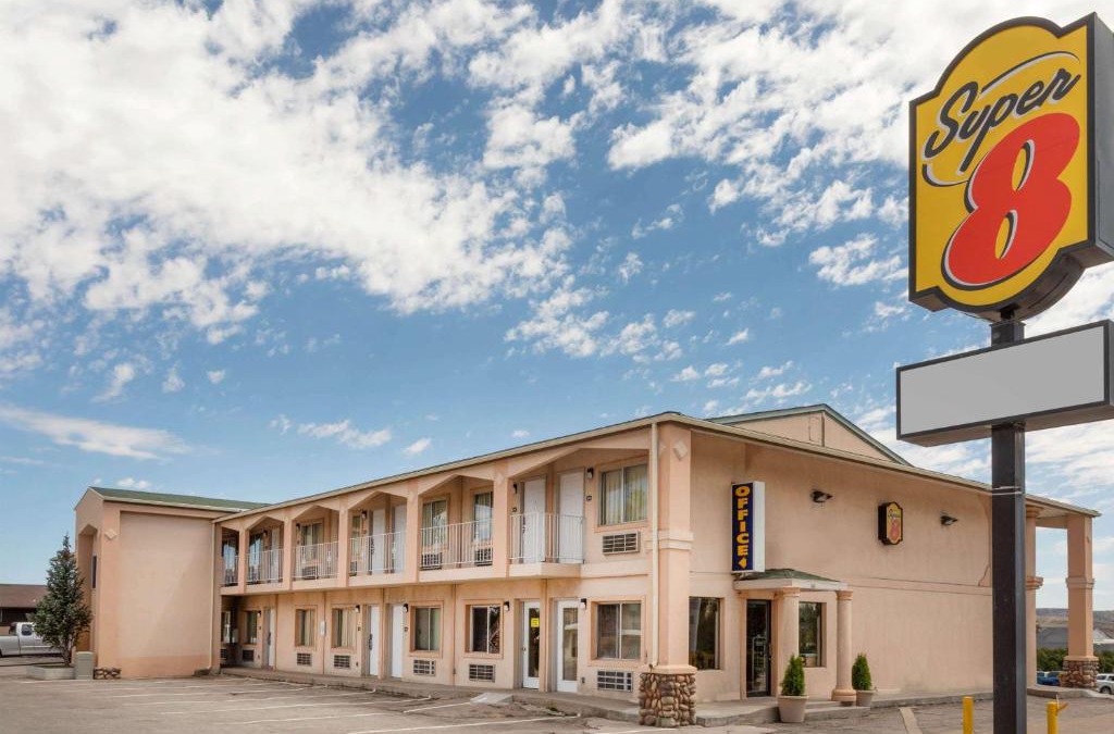 Evanston Hotel | Super 8 by Wyndham Evanston
