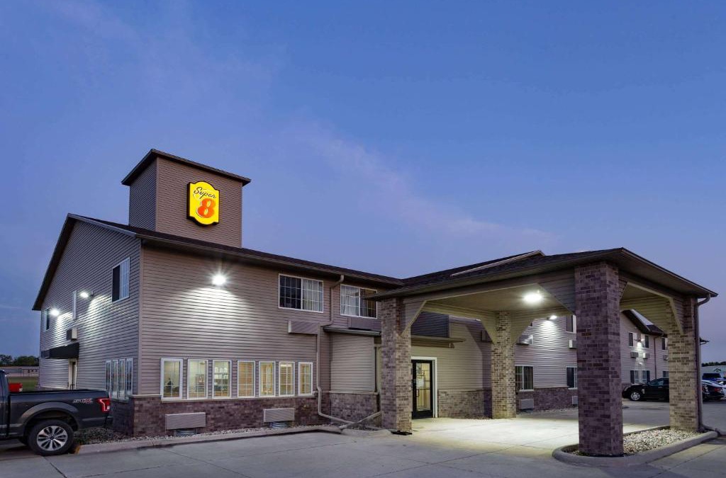 Fort Dodge Hotel | Super 8 by Wyndham Fort Dodge IA