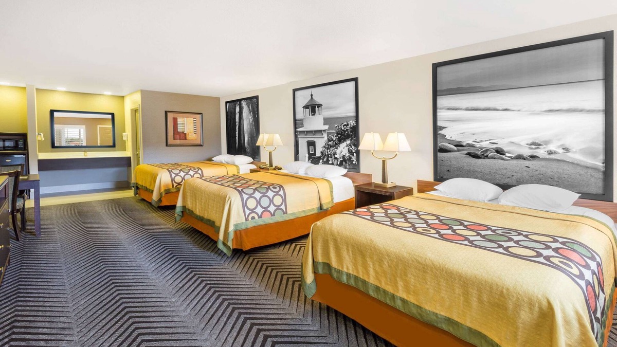 Fortuna Hotel | Super 8 by Wyndham Fortuna