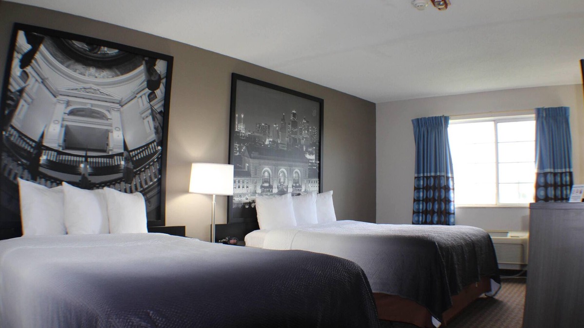New Century Hotel | Super 8 by Wyndham Gardner