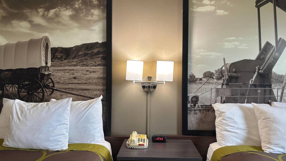 Grayville Hotel | Super 8 by Wyndham Grayville