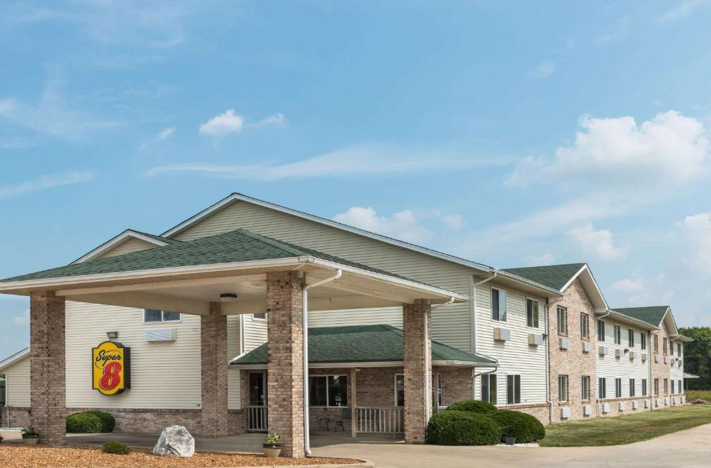 Greenville Hotel | Super 8 by Wyndham Greenville