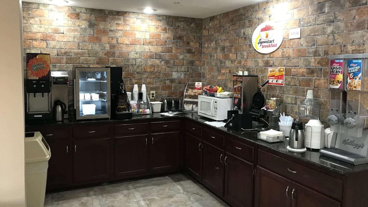 Hernando Hotel | Super 8 by Wyndham Hernando